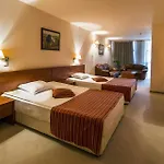 Plaza 3* فارنا