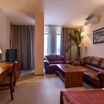 فندق Plaza 3*