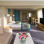 Plaza 3* فارنا