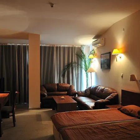 Plaza Hotel 3*