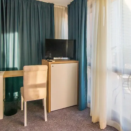 Plaza Hotel 3*
